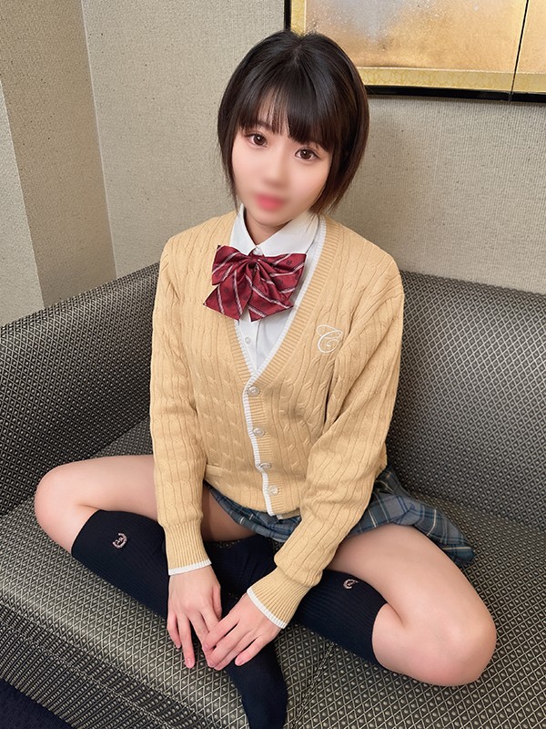 【有码】FC2-3302506 ※初回数量限定※【J # 系·個撮】 八重歯がかわいいショートカット美●女 りく18歳