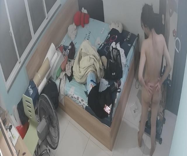 破解家庭摄像头  出租房单女自慰 看着应该是个学生！