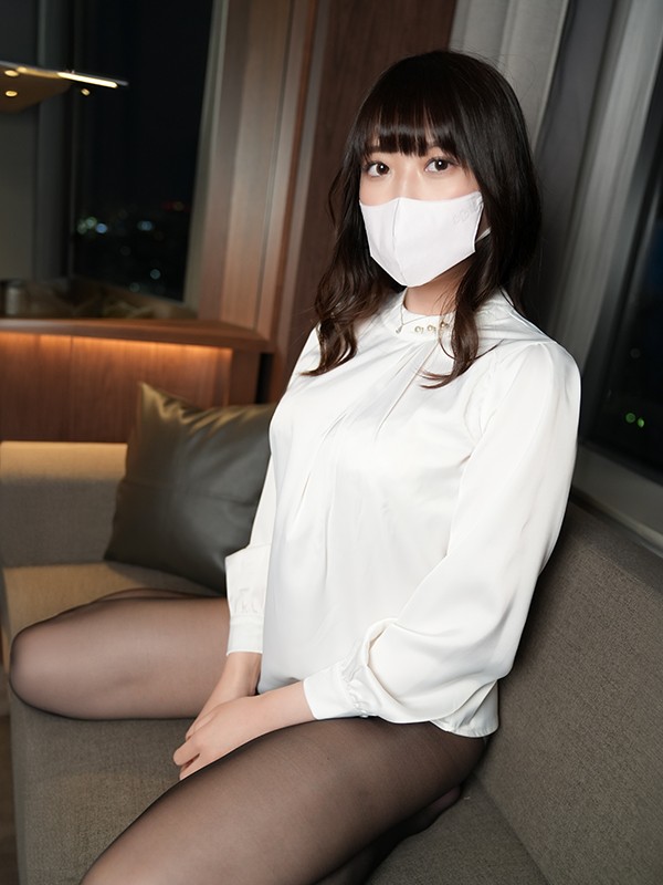 【有码】FC2-4309877 ★素人メス狩り★エッチなスマホ屋さ ん·めい27歳★発情しっぱなしの汁だくまんこにゴム無